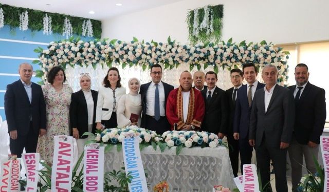 Aydın’da görev yapan kaymakam geçen hafta evlendi, dün nikah şahidi oldu