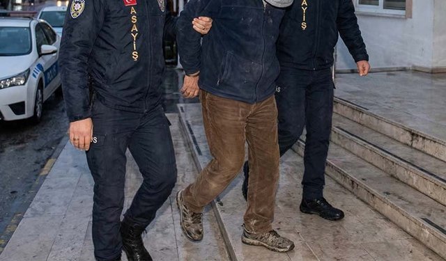 Didim’de muhtar ile belediye görevlisi dövüştü