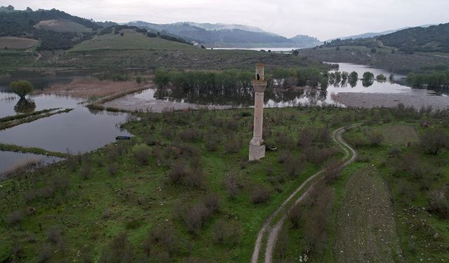 Köy sular altında kaldı