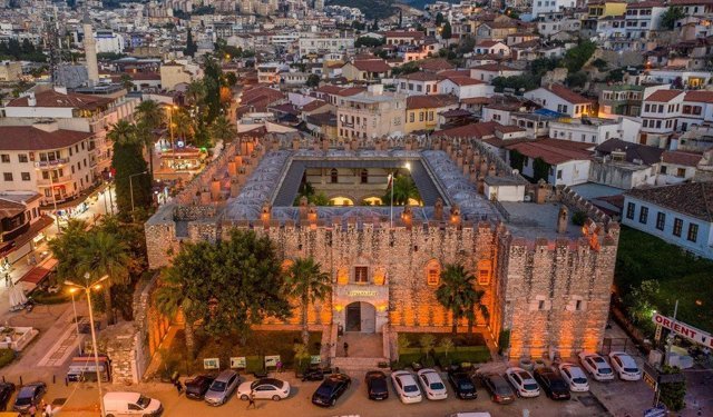 Kuşadası Belediyesi atıl halde bıraktı, Vakıflar tahsisi iptal etti