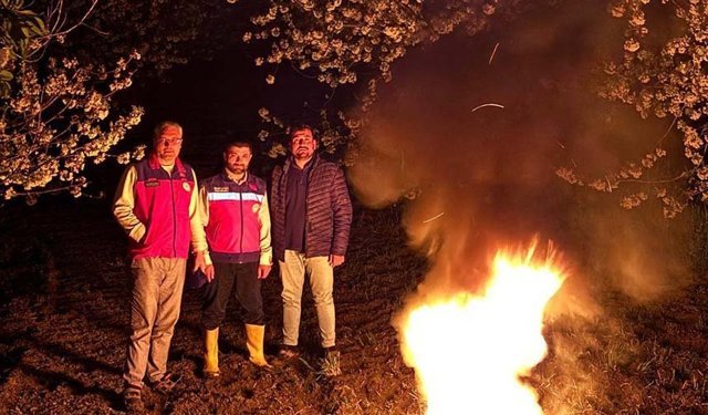 Üreticilerin zirai dona karşı mücadelesi sürüyor