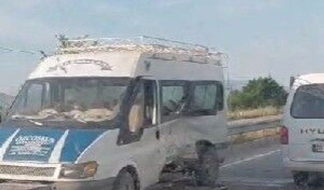 İşçi servisleri çarpıştı, 10 yaralı