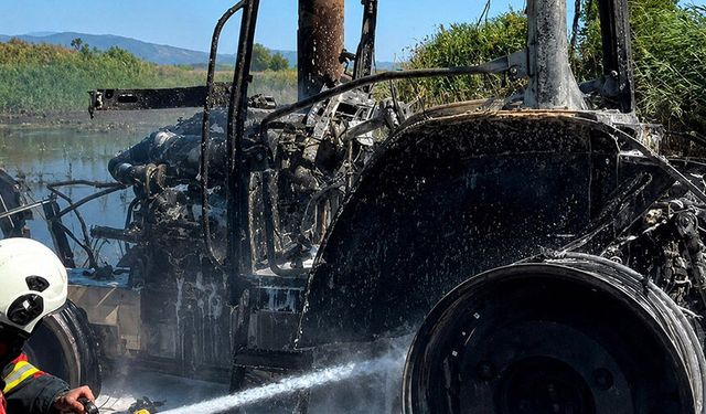 Söke’de traktör yandı, geriye hurdası kaldı