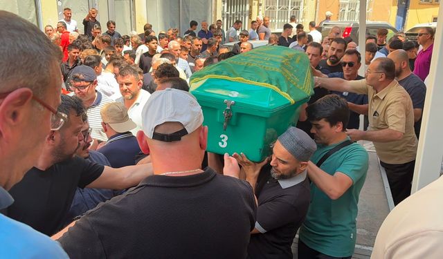 16 yaşındaki stajyer öğrenci Süleyman Tuna’ya gözyaşlarıyla veda