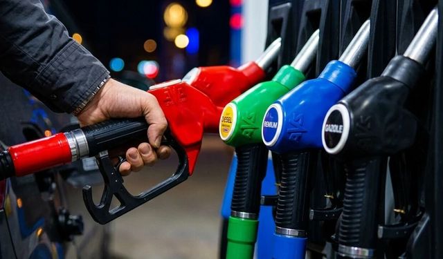 Motorinde tarihi zam.. Bazı illerde litre fiyatı 81 lirayı geçti