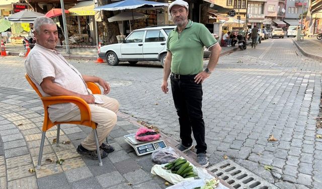 68 yaşında, tarlasında yetiştirdiği doğal ürünleri satıyor