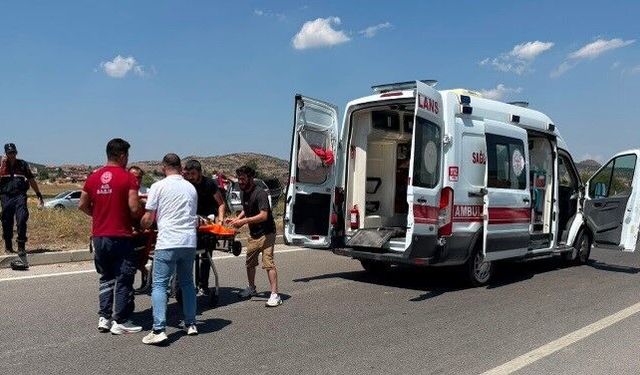 Trafik kazasında 1 kişi vefat etti, 5 yaralı var