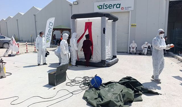 Domates serasında çalışan 24 işçi hastaneye kaldırıldı