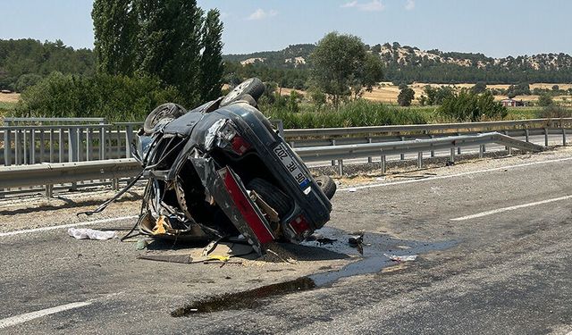 4 kişilik ailenin bulunduğu araç takla attı
