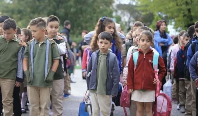 Milyonlarca öğrenciyi ilgilendiriyor! Okul formalarında 4 yıllık yeni dönem