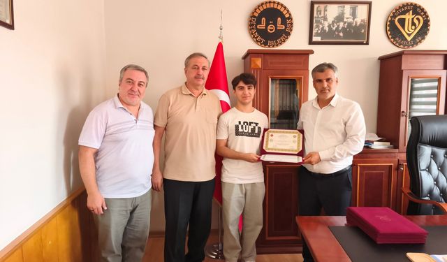 Nazilli’de hafızlığını tamamlayan öğrencilere belgeleri verildi