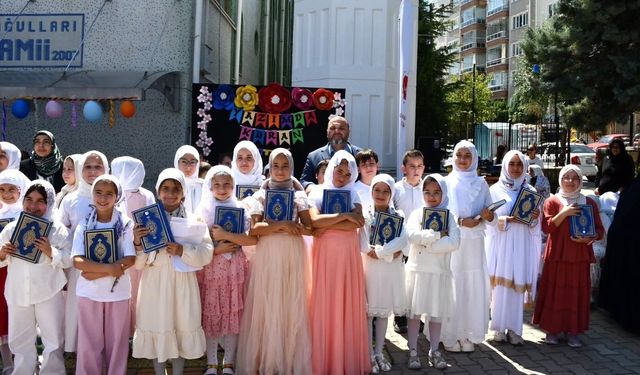 "Ömrümde Kur'an Var" programına öğrencilerden yoğun katılım