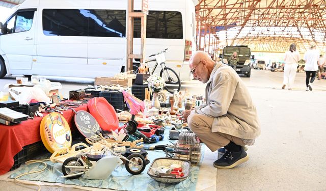 İkinci el eşya pazarı yeni yerinde kurulmaya başladı