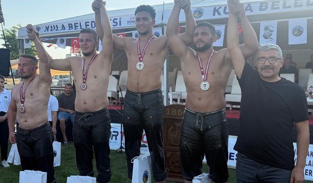Kula Er Meydanı’nda Başpehlivan Feyzullah Aktürk