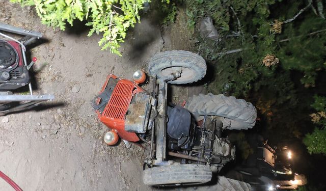 Traktör devrildi, sürücü altında kaldı