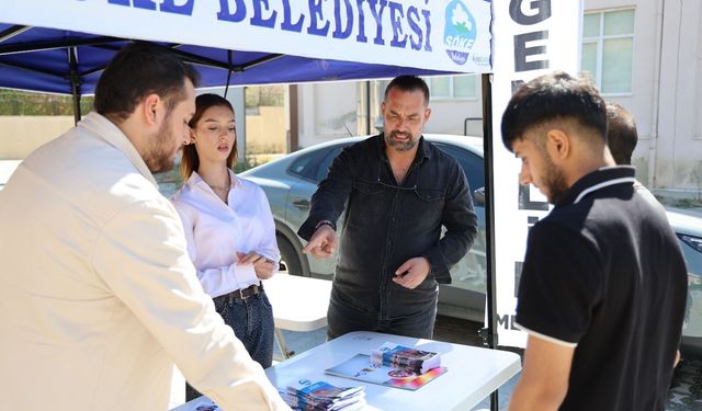 Üniversiteli gençler Söke’de dayanışma standı ile karşılanıyor