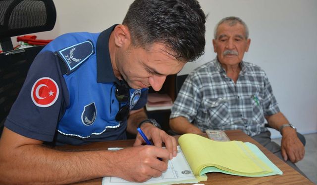 Kıbrıs Gazisi, bulduğu 400 bin liralık altınları teslim etti