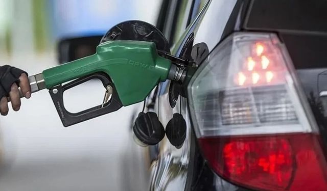 Motorine 6,75 TL zam geliyor.. Benzine indirim bu gece pompada