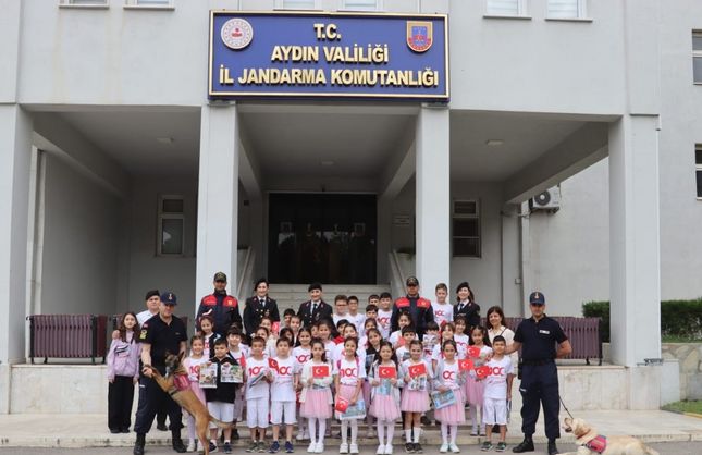Aydın’da jandarma ekiplerinden çocuklara özel etkinlik