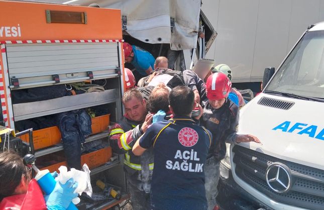 Aydın’da tırlar çarpıştı