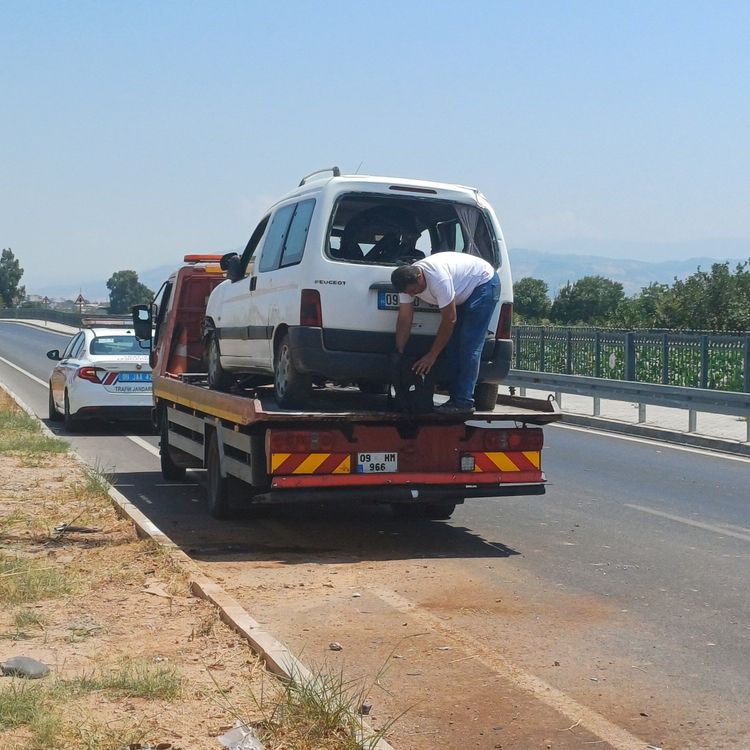 Aydın’da araba takla attı, çok sayıda yaralı var