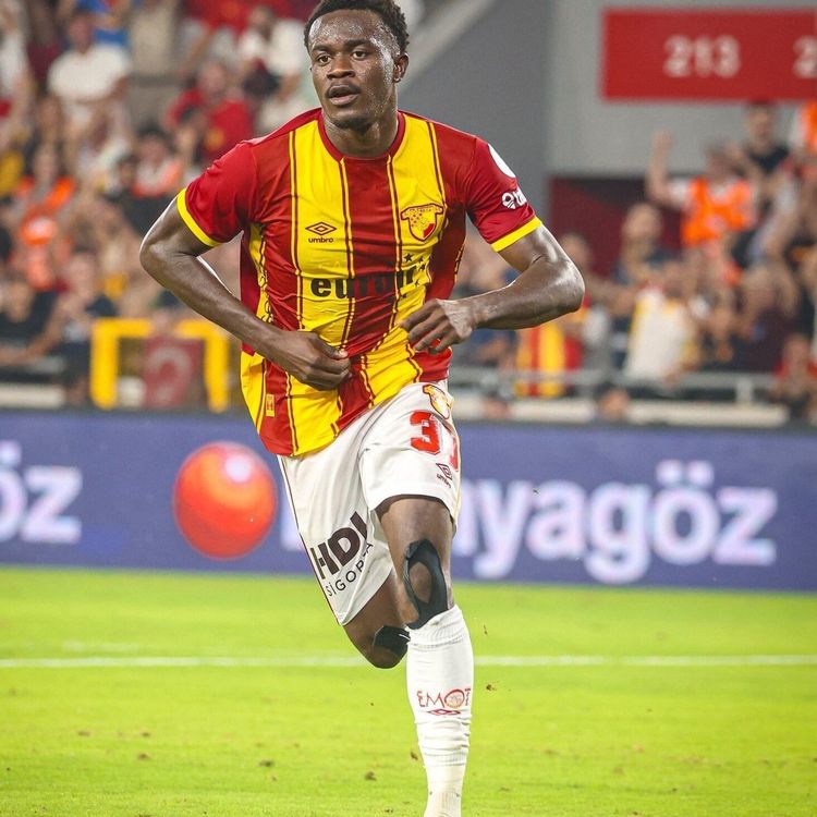 Anthony Dennis, Al-Jazira Club'a transfer oldu