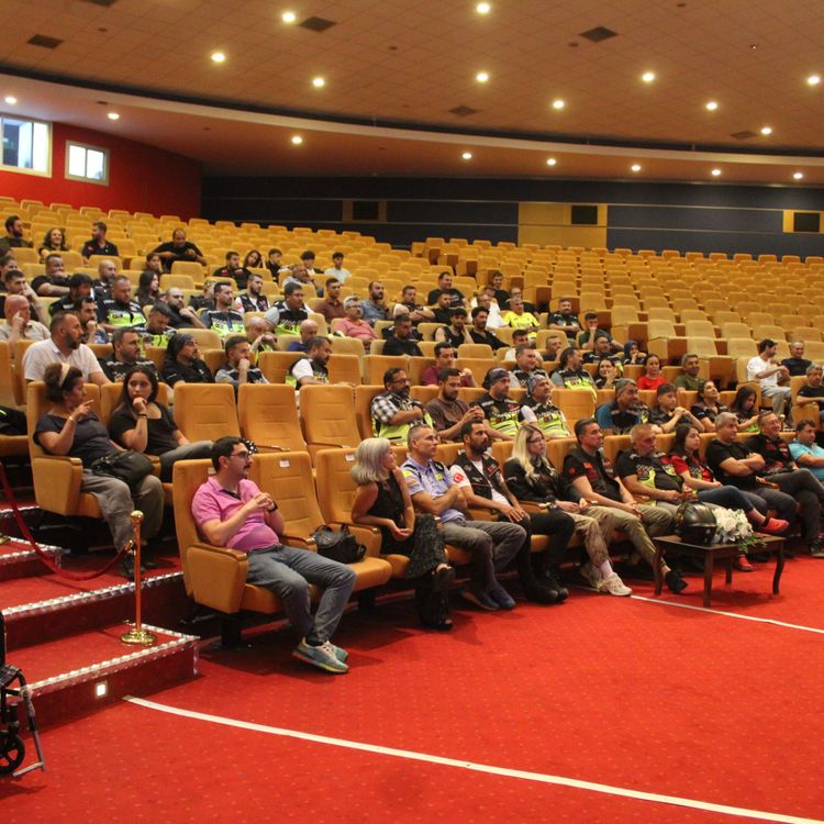 Aydın'da 200 motosiklet sürücüsüne "güvenli sürüş" eğitimi