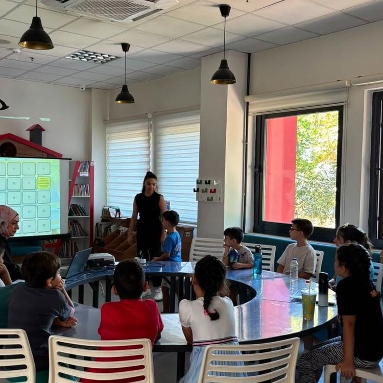 Aydın'da çocuklar kütüphanede drama ile keşfetti