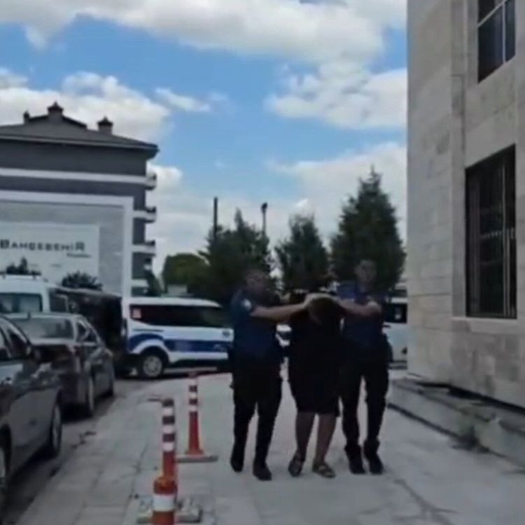 Battaniyenin altında yakalandı