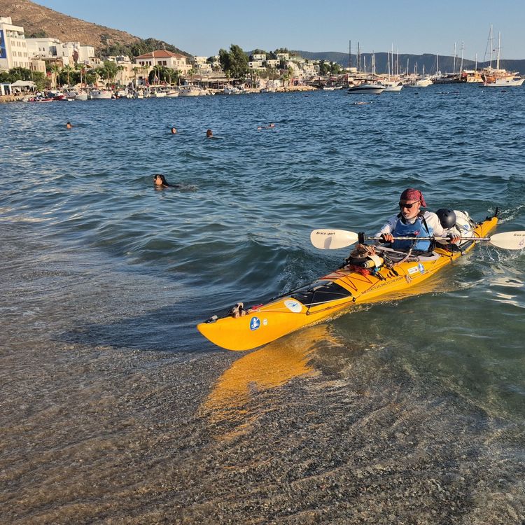 İstanbul'dan 83 gün önce kanoyla yolculuğa çıkmıştı, Bodrum'a ulaştı