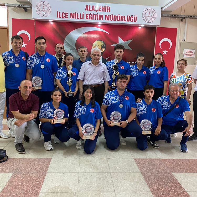 Şampiyonlar Avrupa'dan kupalarla döndü