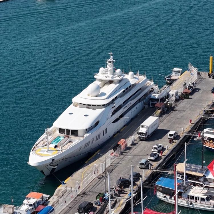 Suudi milyarderin 125 milyon dolarlık mega yatı 100 ton akaryakıt aldı