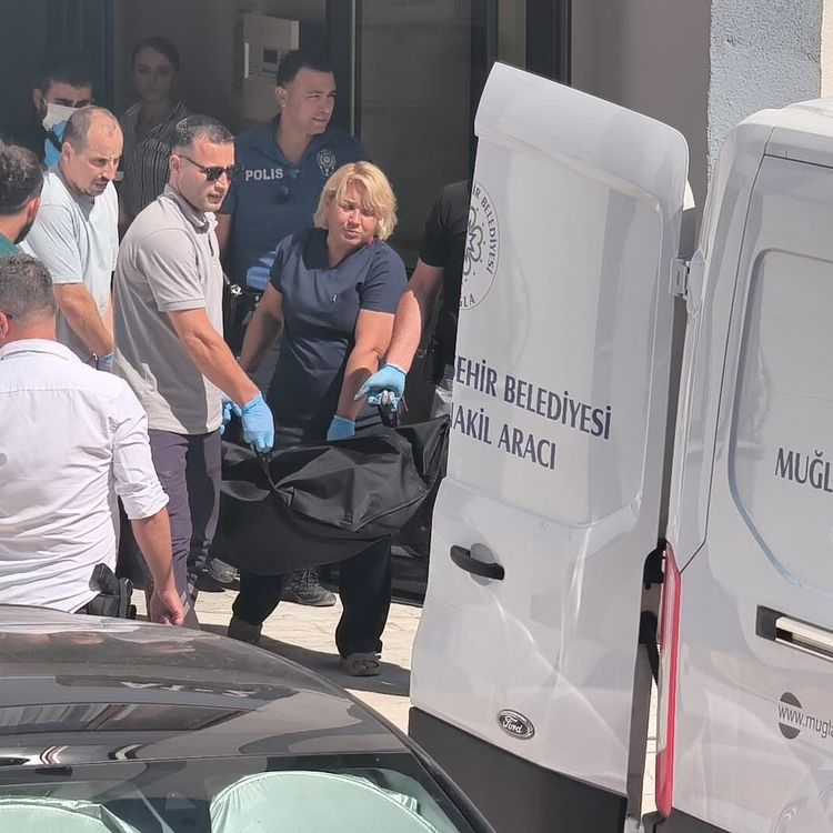 Eski sevgilisini silahla öldürdükten sonra aynı silahla kendini vurdu