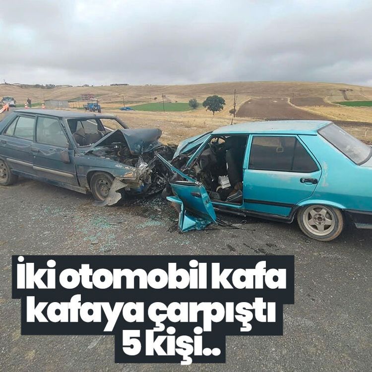 İki otomobil kafa kafaya çarpıştı, 5 kişi..
