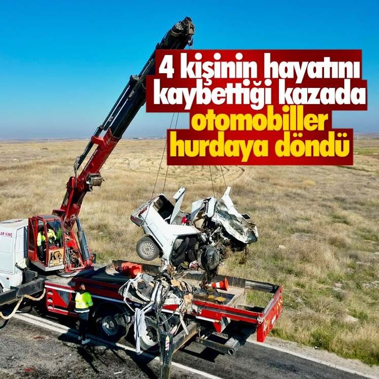 4 kişinin hayatını kaybettiği kazada otomobiller hurdaya döndü