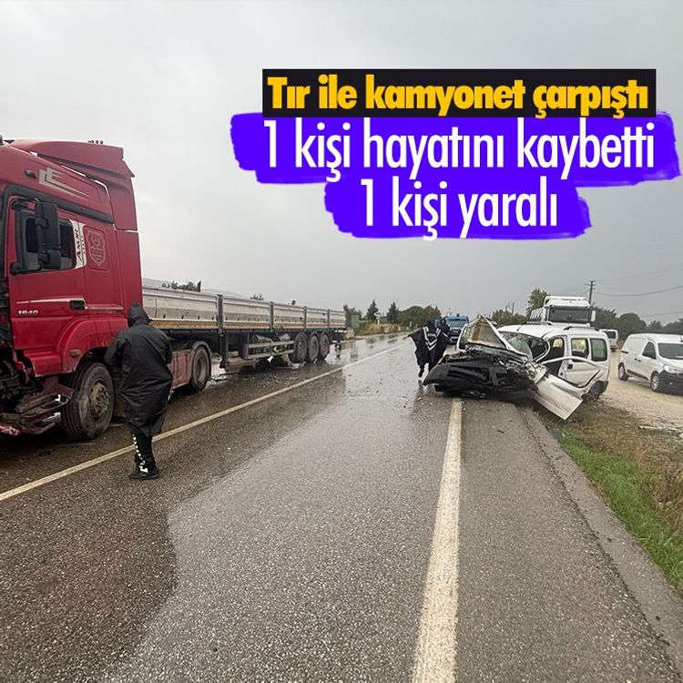 Tır ile kamyonet çarpıştı: 1 kişi hayatını kaybetti 1 kişi yaralı