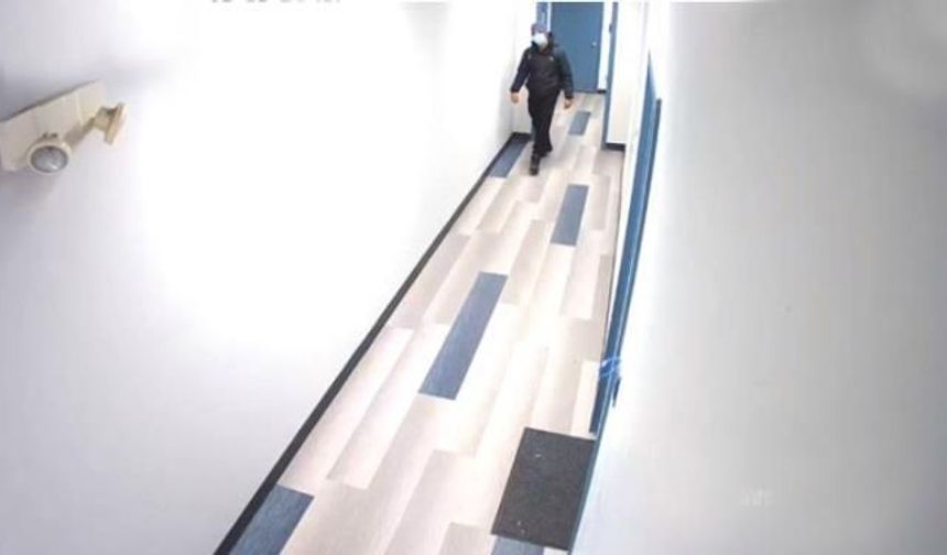 Tuvalete kadar takip ettiği 14 yaşındaki kıza cinsel organını gösterip koridorda tecavüz etmeye kalktı