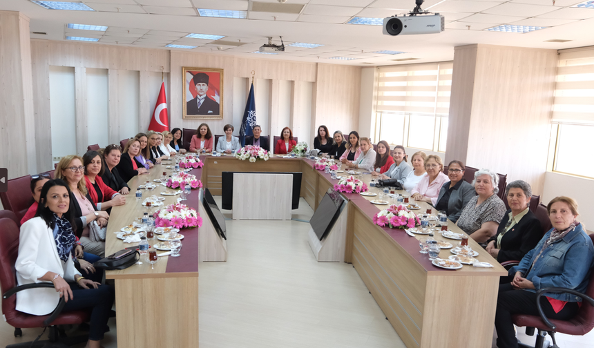 CHP Kadın Kolları’ndan Başkan Çerçioğlu’na nezaket ziyareti