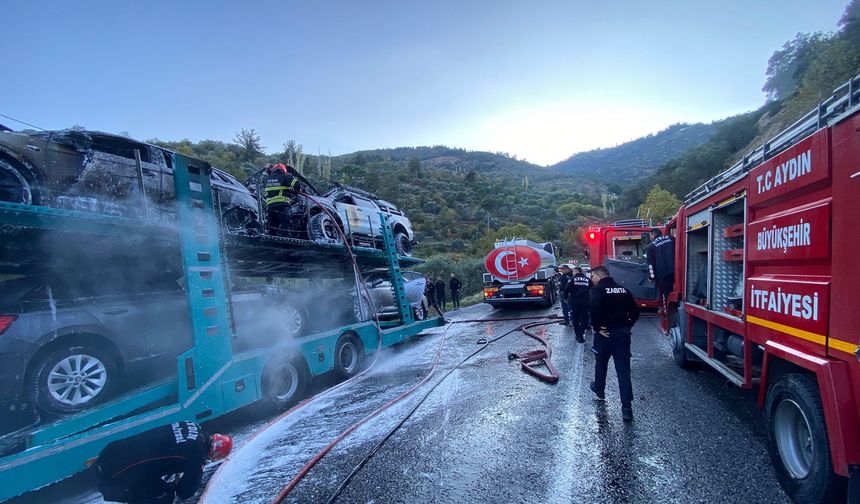 Aydın’da araç taşıyan tır yandı, arabalar kullanılamaz hale geldi