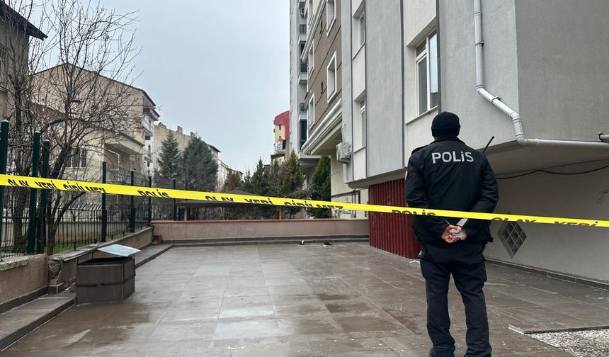 Çatıdan düşen adam hayatını kaybetti
