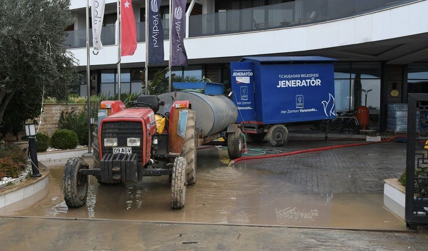 Kuşadası Belediyesi selin yaralarını sarmak için saha çalışmalarını sürdürüyor