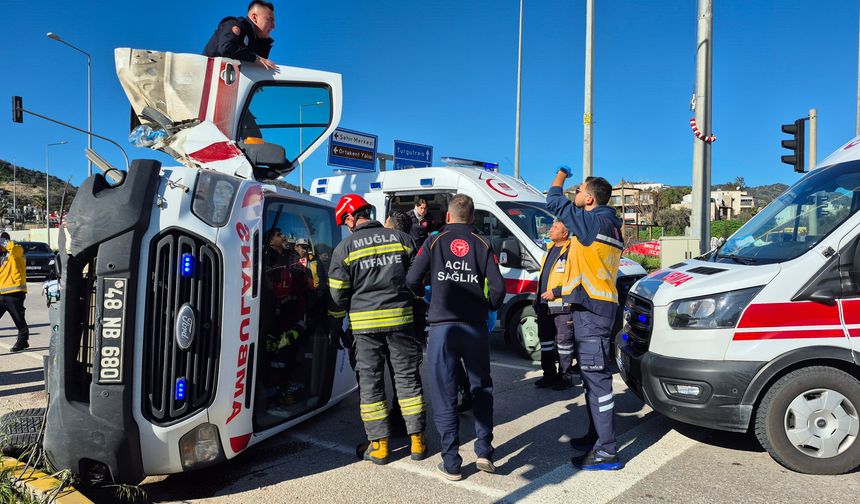 Ambulans devrildi, çok sayıda yaralı var