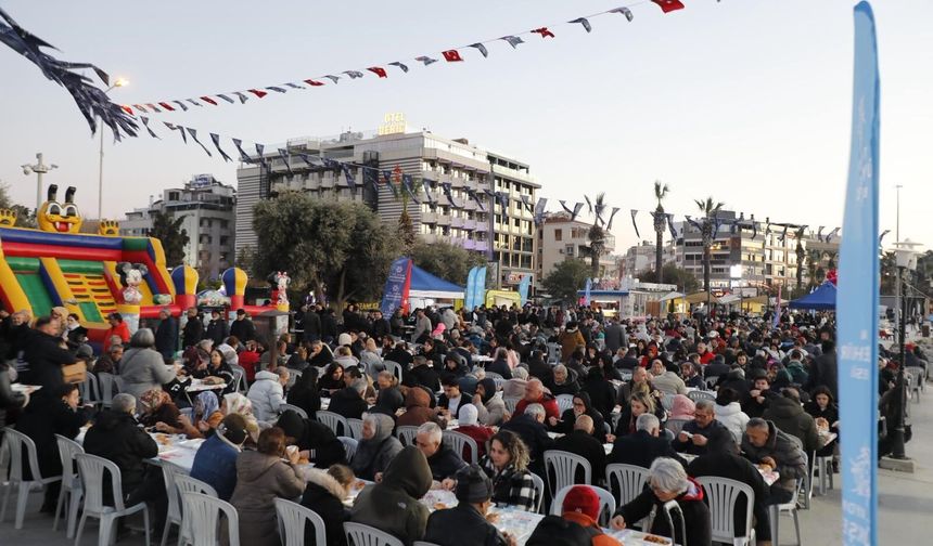 Binlerce vatandaş Aydın Büyükşehir’in iftar sofralarında buluşuyor