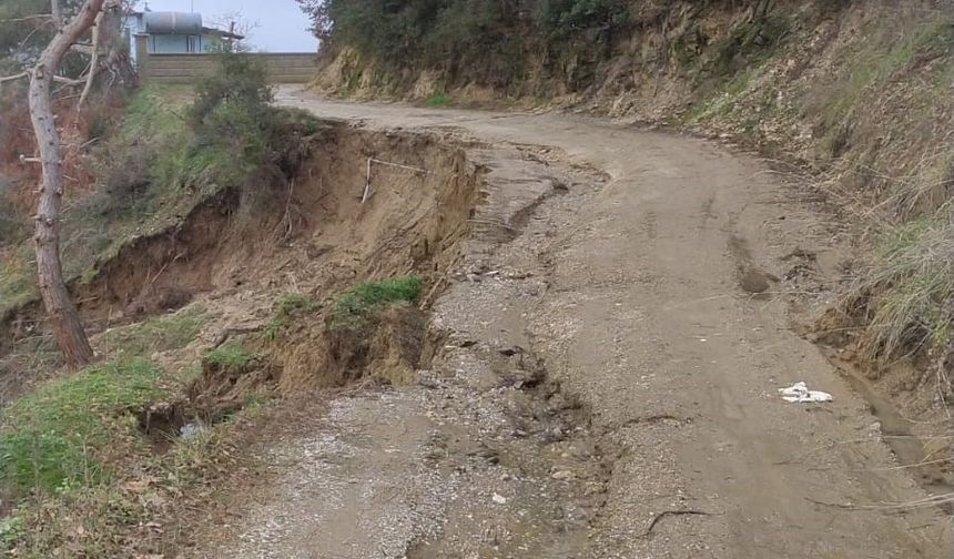 Bozuk yol yağışların ardından çileye döndü