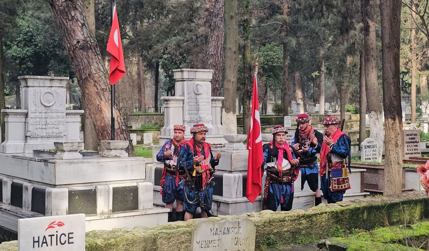 Demirci Mehmet Efe Nazilli'deki mezarı başında anıldı
