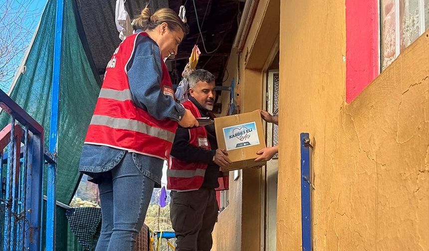 Efeler'in 'Kardeş Eli' projesi ihtiyaç sahibi vatandaşlara destek oldu