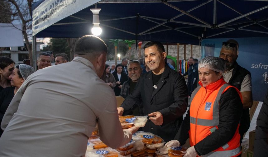 Başkan Ömer Günel binlerce hemşehrisini iftar sofrasında buluşturdu
