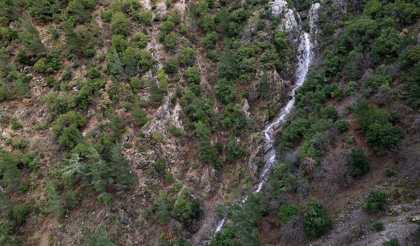 Kuruyan şelale yeniden akmaya başladı