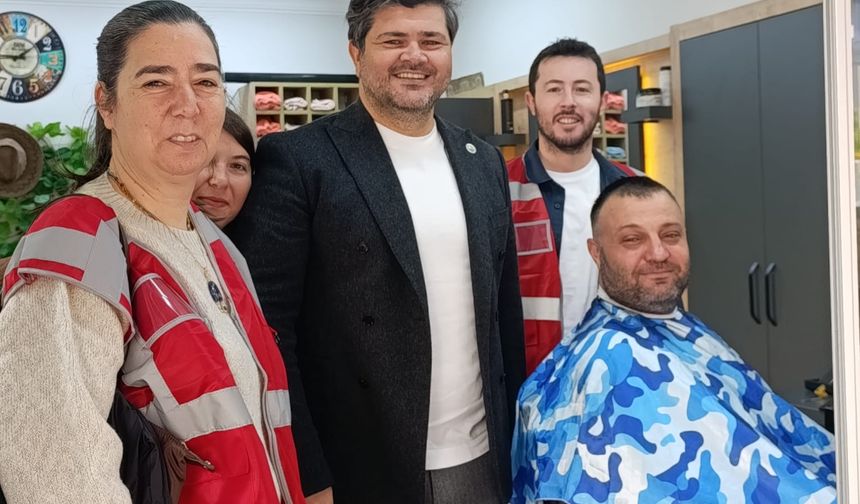 Kuşadası Belediye Meclis Üyesi CHP’li Efe Berberoğlu Sevgililer Günü’nde esnaf ve vatandaşlarla bir araya geldi