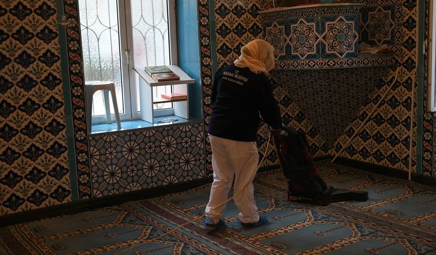 Kuşadası Belediyesi camiileri Ramazan ayına hazırlıyor